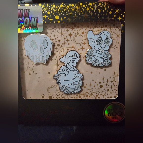 Disney Snow White and the Seven Dwarfs Pin Set Pink Con Exclusive set of 600 - Picture 3 of 3